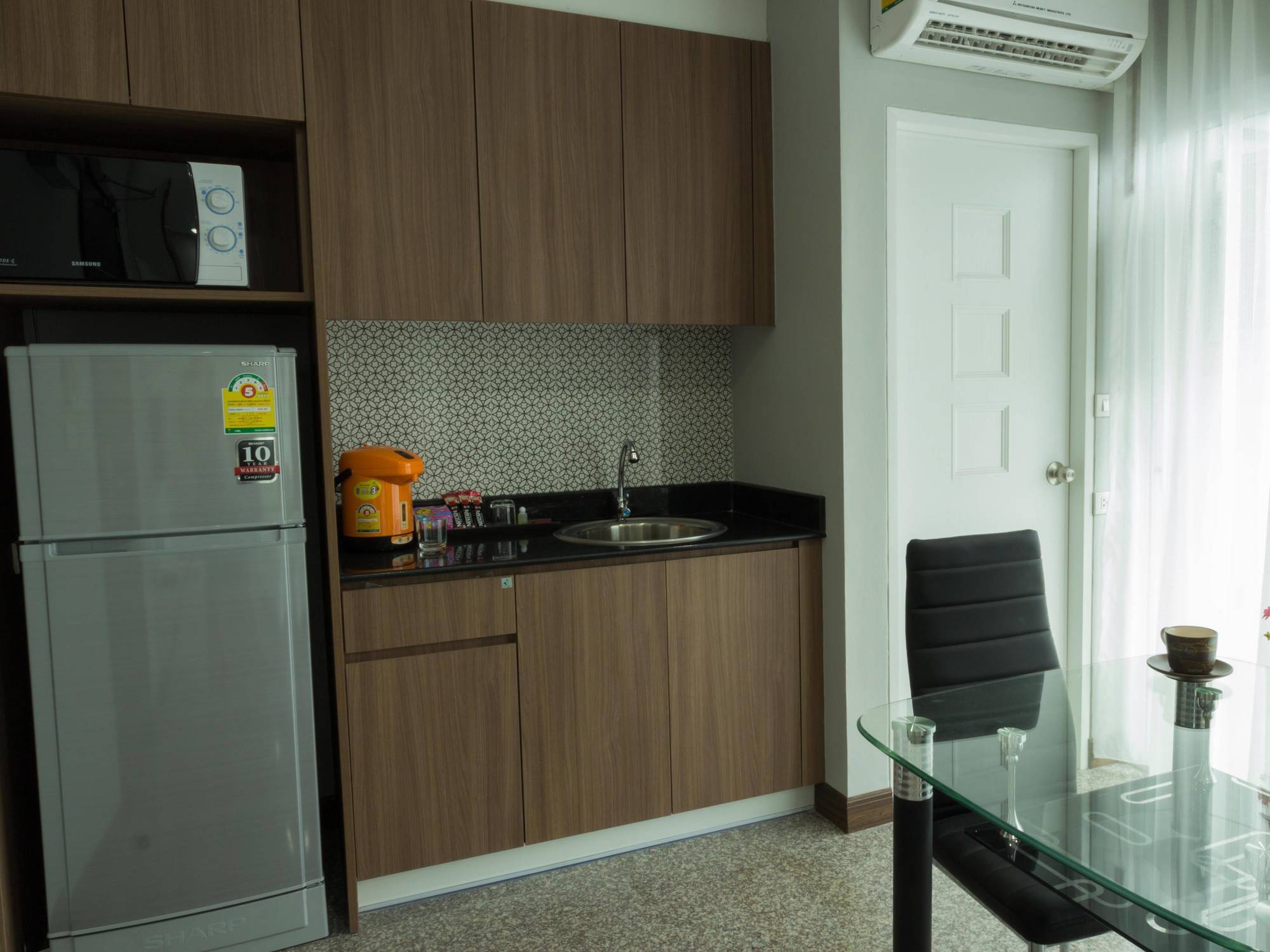 Modernbright Laemchabang Aparthotel Bang Lamung Exteriör bild