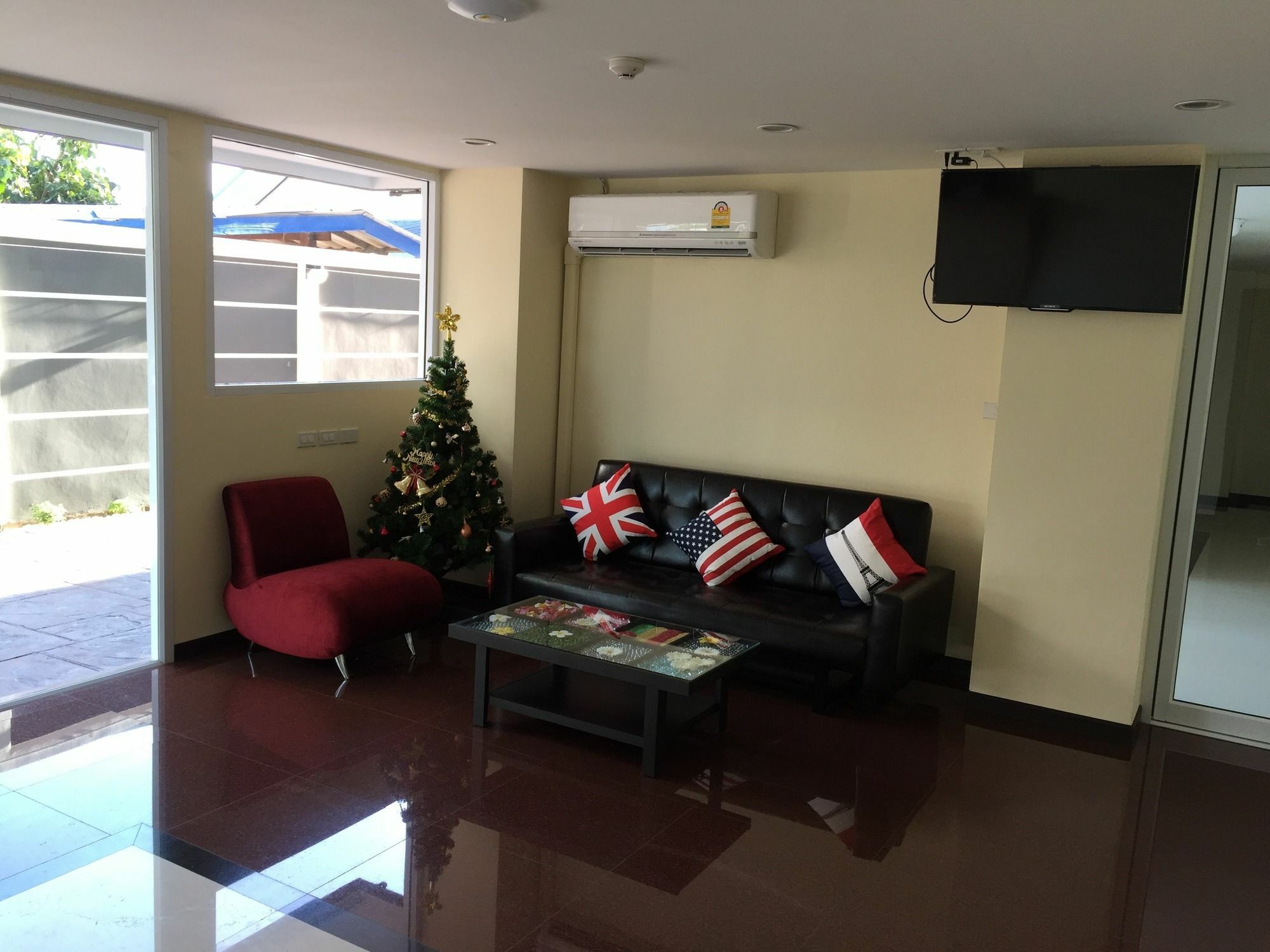 Modernbright Laemchabang Aparthotel Bang Lamung Exteriör bild