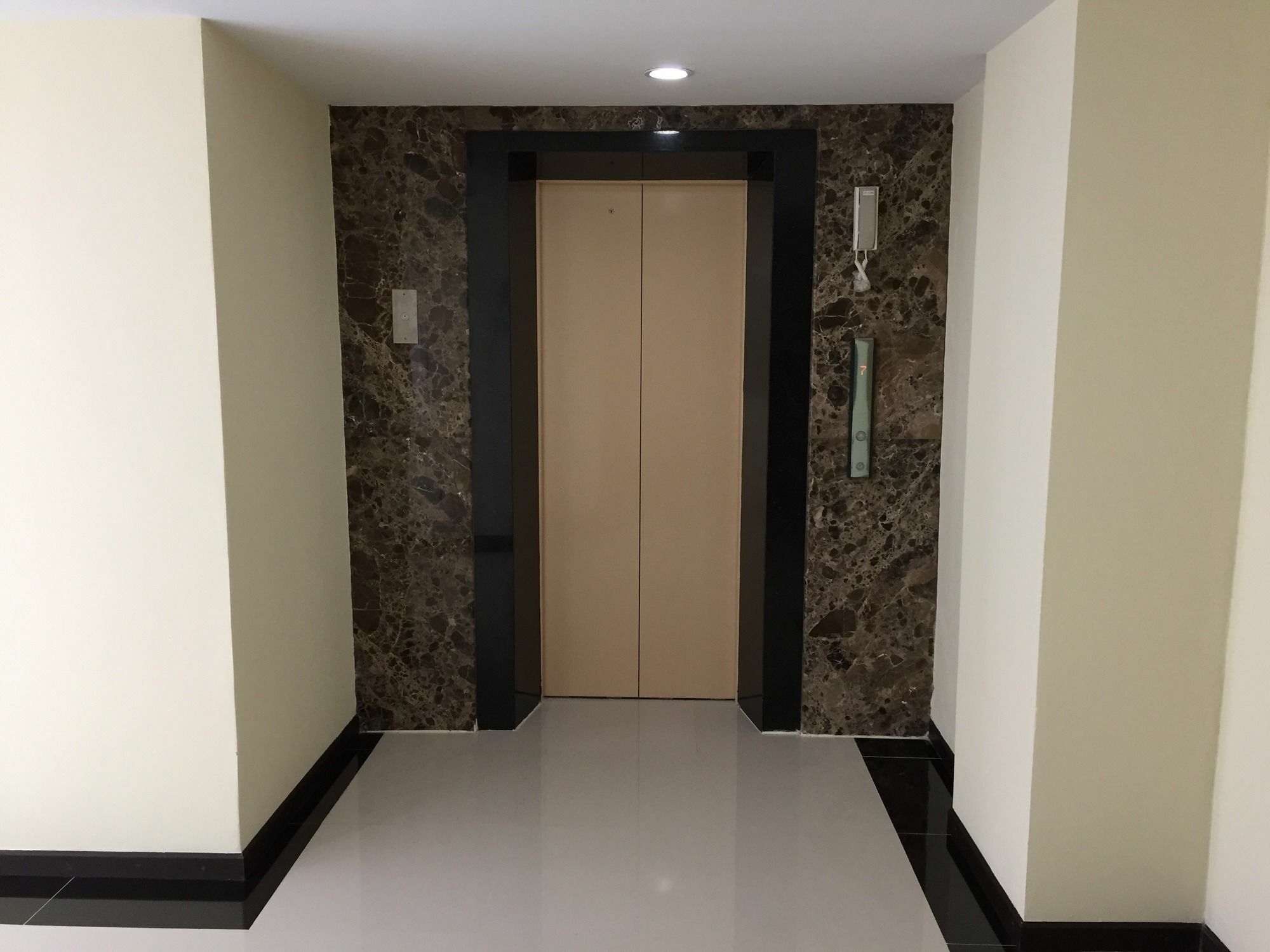 Modernbright Laemchabang Aparthotel Bang Lamung Exteriör bild