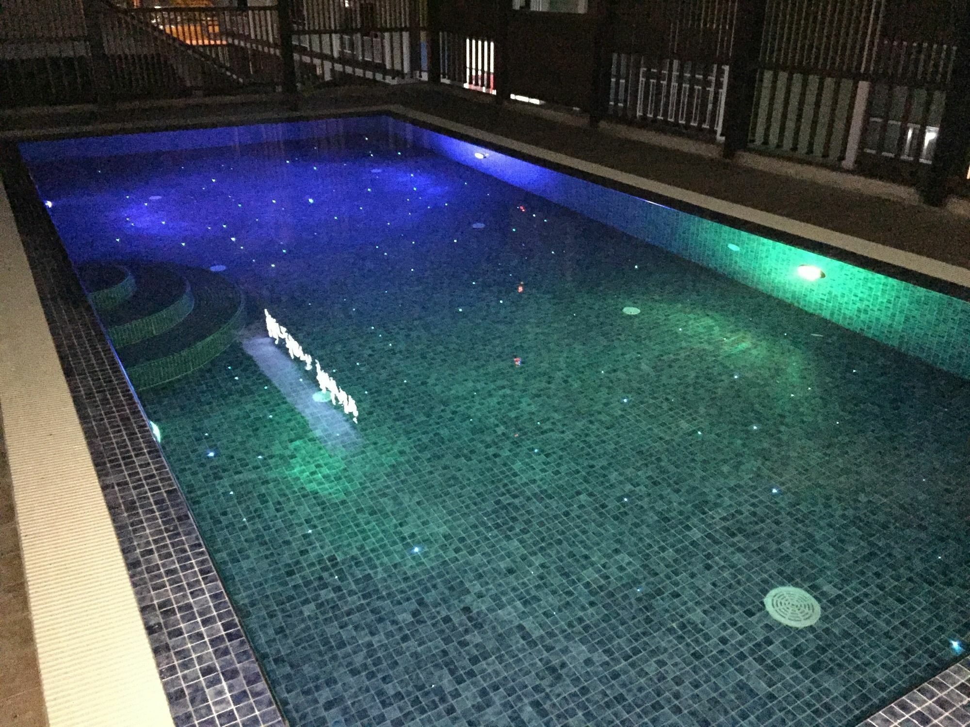 Modernbright Laemchabang Aparthotel Bang Lamung Exteriör bild